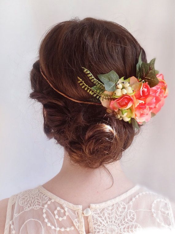 Recogidos y peinados de novia con flores naturales  Paperblog